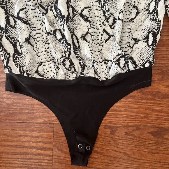BB DAKOTA Women's Snake The Cake Satin Bodysuit Size Small Snakeskin Print - Picture 7 of 15